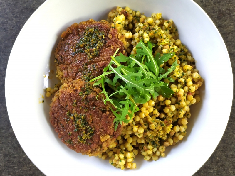 Cukkini fasírt vörös pesztós tarhonya rizottó